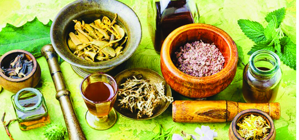 आयुर्वेदिक उपचारतर्फ आकर्षण