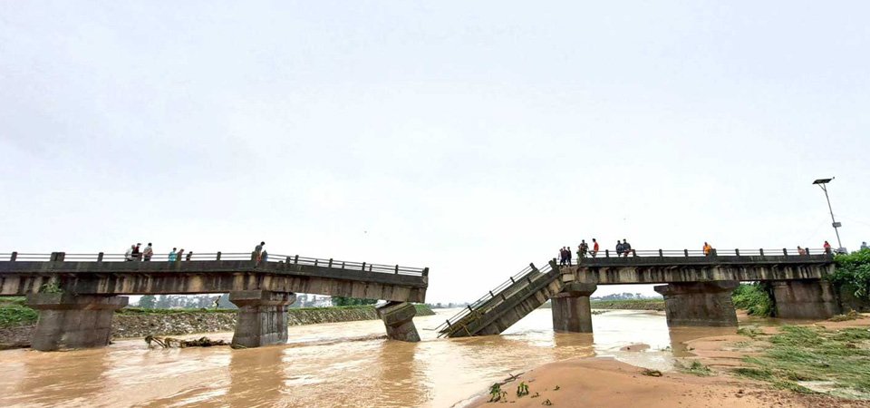 वर्षाले २० वटा पुल क्षतिग्रस्त