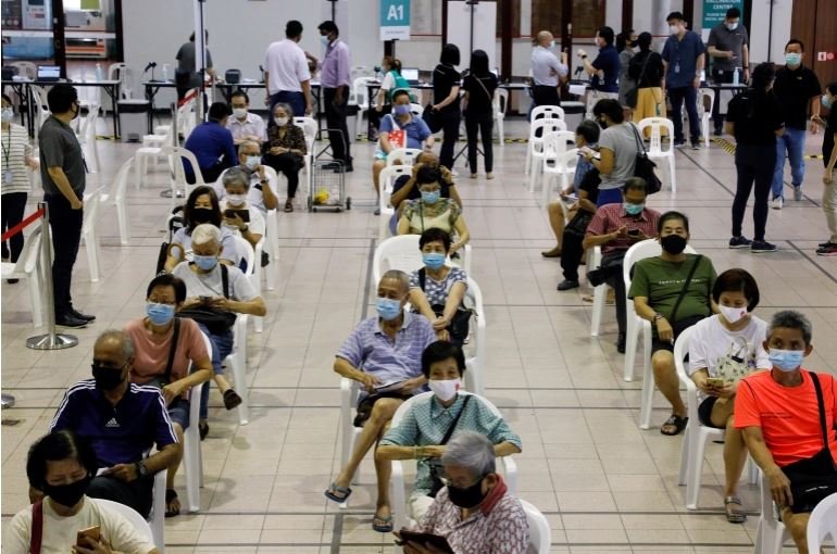 सिंगापुरले योग्य सबैलाई कोभिड १९ बिरुद्धको खोप लगायो