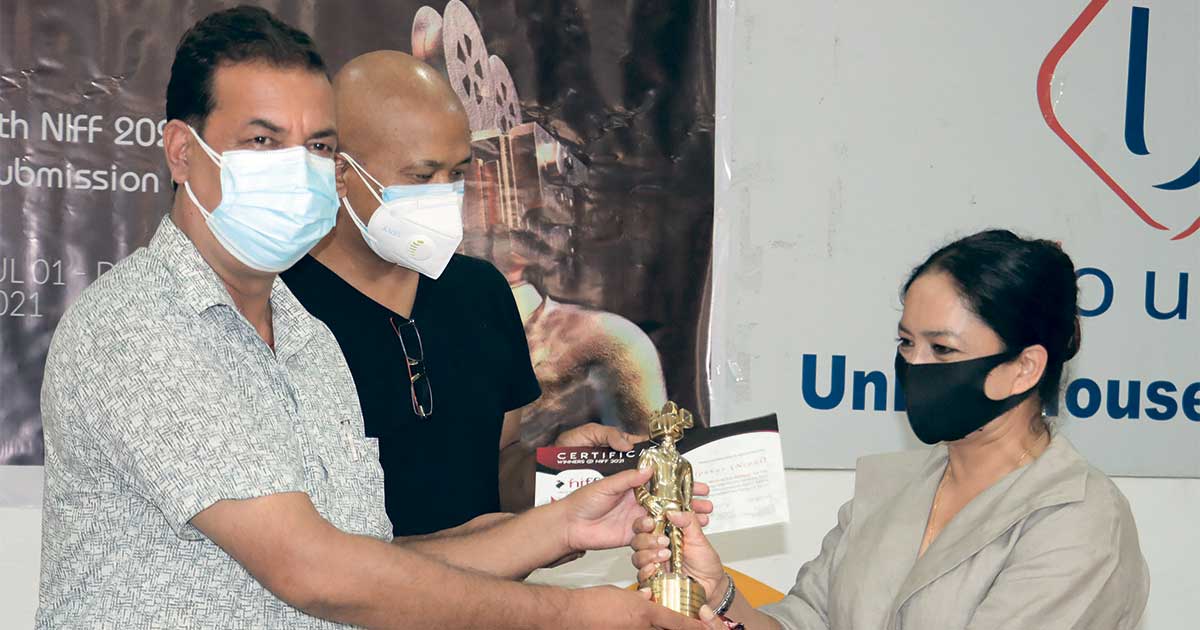 निफ विजेतालाई पुरस्कार