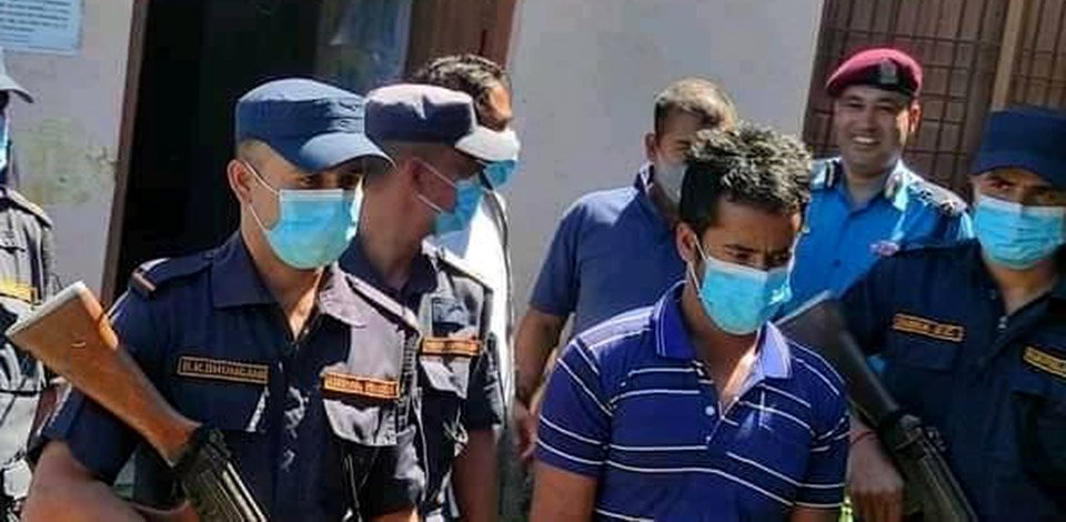 सङ्खुवासभा सामूहिक हत्याकाण्डका आरोपी कार्कीलाई सार्वजनिक गरियाे