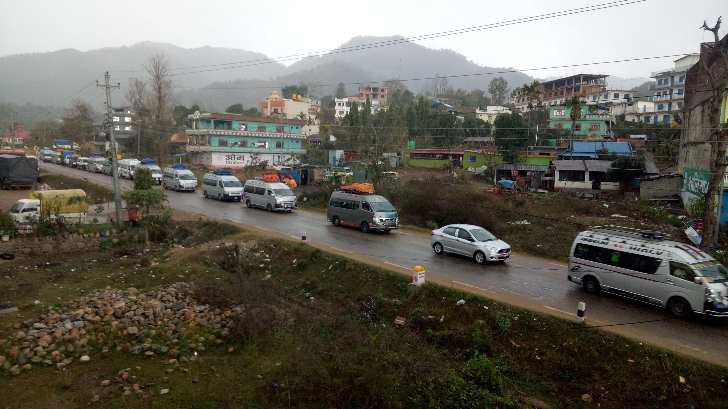 दशैँ मनाउन घर हिँडेका यात्रुसँग मनपरी भाडा