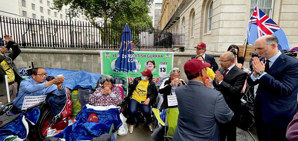 पूर्व गोर्खा सैनिककाे मागमा बेलायत वार्ता गर्न तयार, अनशन तोडियो