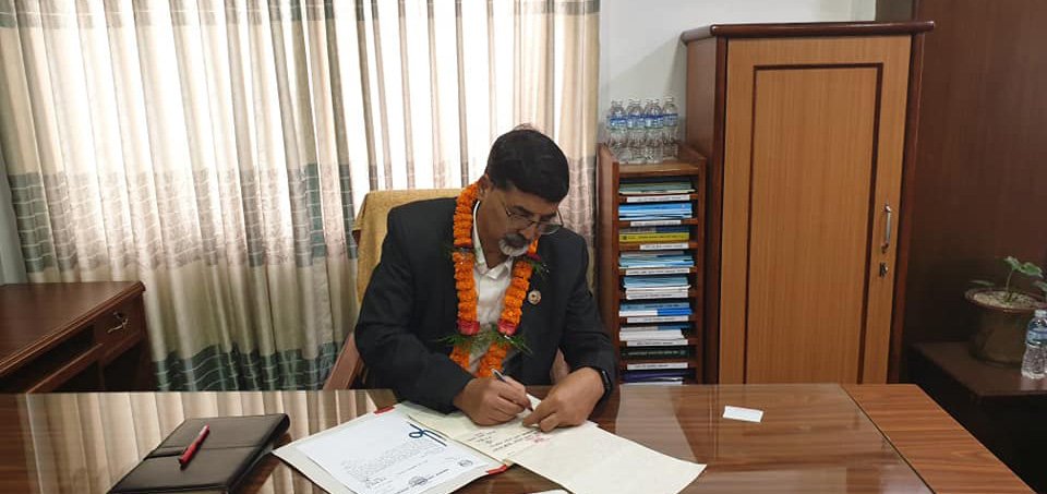 अर्थमन्त्री शर्माद्वारा खोप खरिदका लागि पाँच अर्बको सहमति प्रदान